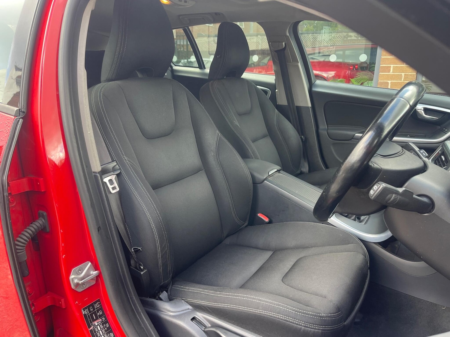 Used Volvo V60 2013 for sale - 76127424: Photo 11