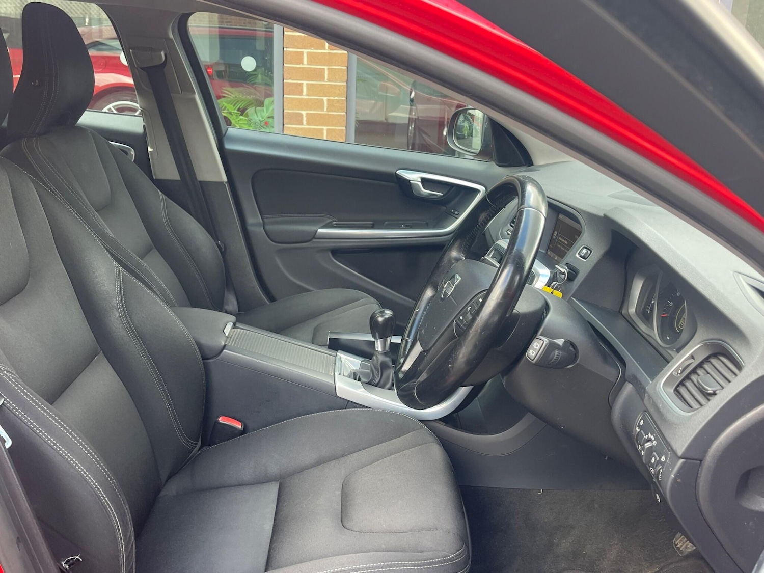 Used Volvo V60 2013 for sale - 76127424: Photo 12