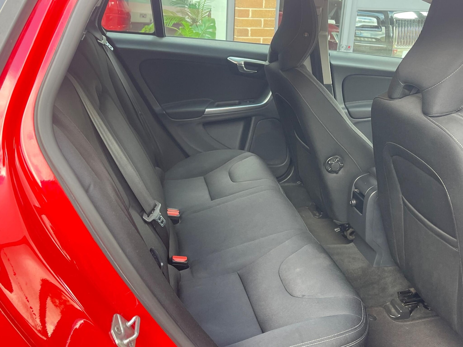 Used Volvo V60 2013 for sale - 76127424: Photo 16