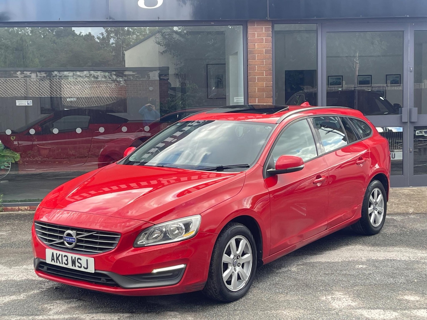 Used Volvo V60 2013 for sale - 76127424: Photo 3