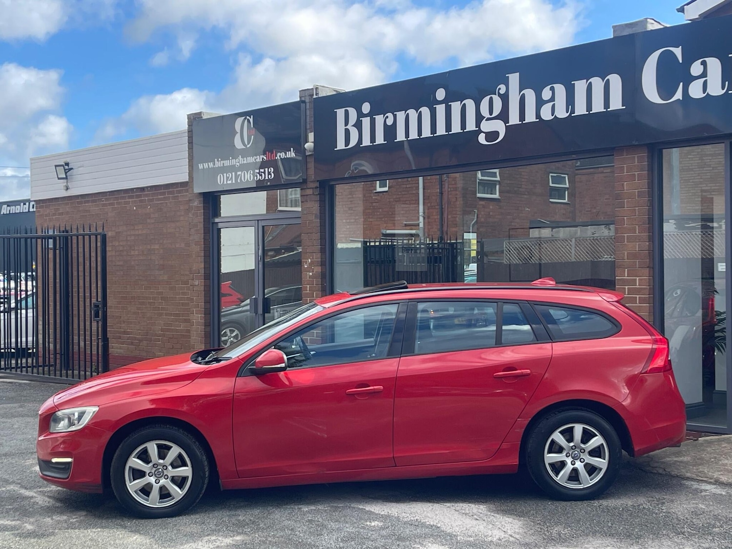 Used Volvo V60 2013 for sale - 76127424: Photo 4