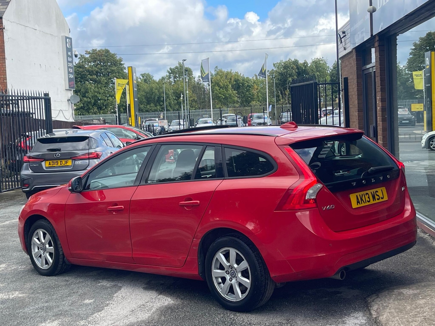 Used Volvo V60 2013 for sale - 76127424: Photo 5