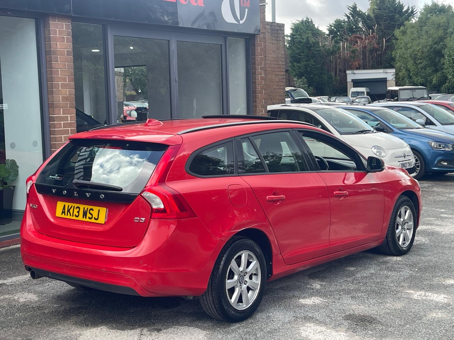 Used Volvo V60 2013 for sale - 76127424: Photo 8