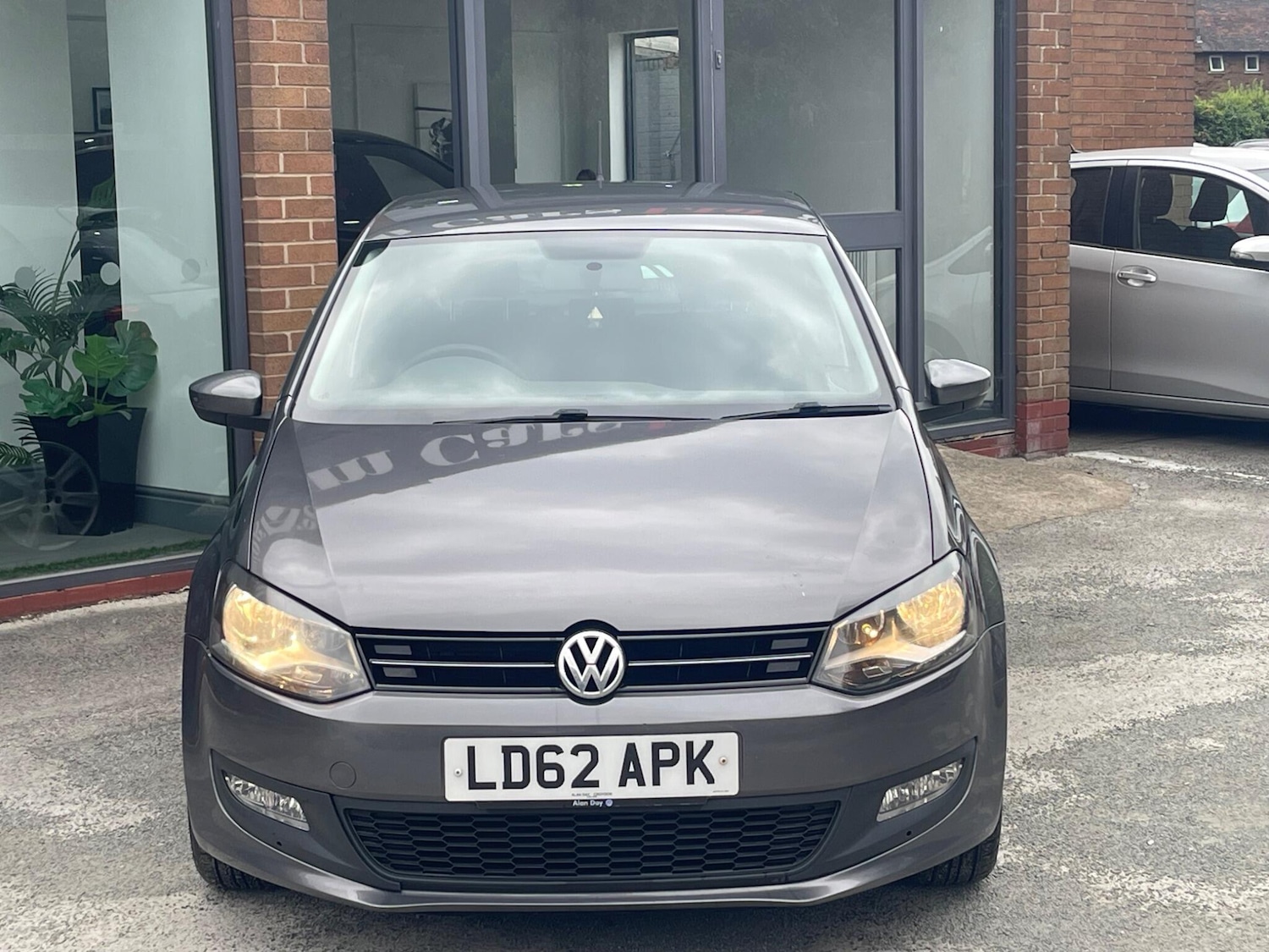 Used Volkswagen Polo 2012 for sale - 76127482: Photo 2
