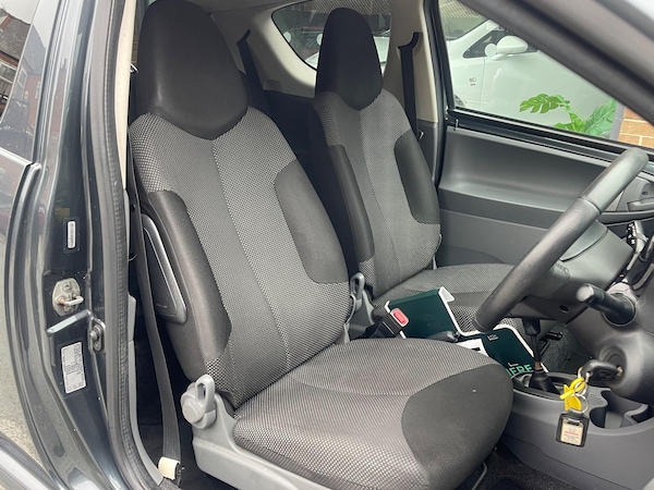 Used Toyota AYGO 2011 for sale - 76127484: Photo 10