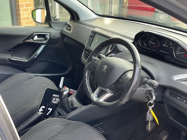 Used Peugeot 208 2017 for sale - 76214494: Photo 9