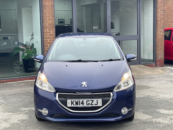 Used Peugeot 208 2014 for sale - 76127461: Photo 2