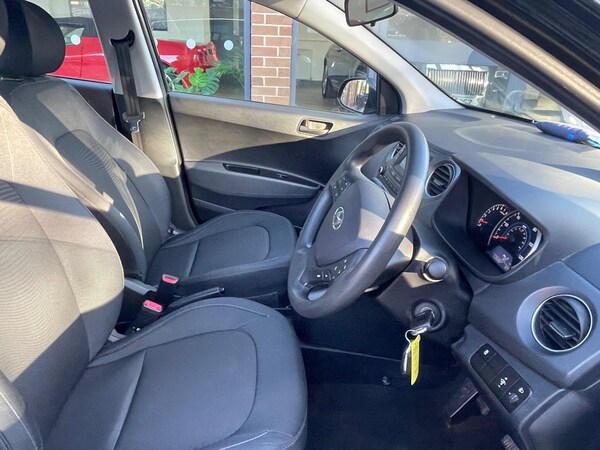 Used Hyundai i10 2018 for sale - 76166823: Photo 8