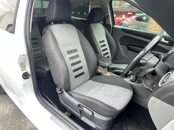 Used Ford Focus 2010 for sale - 76127358: Photo 11
