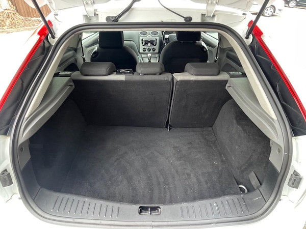 Used Ford Focus 2010 for sale - 76127358: Photo 6