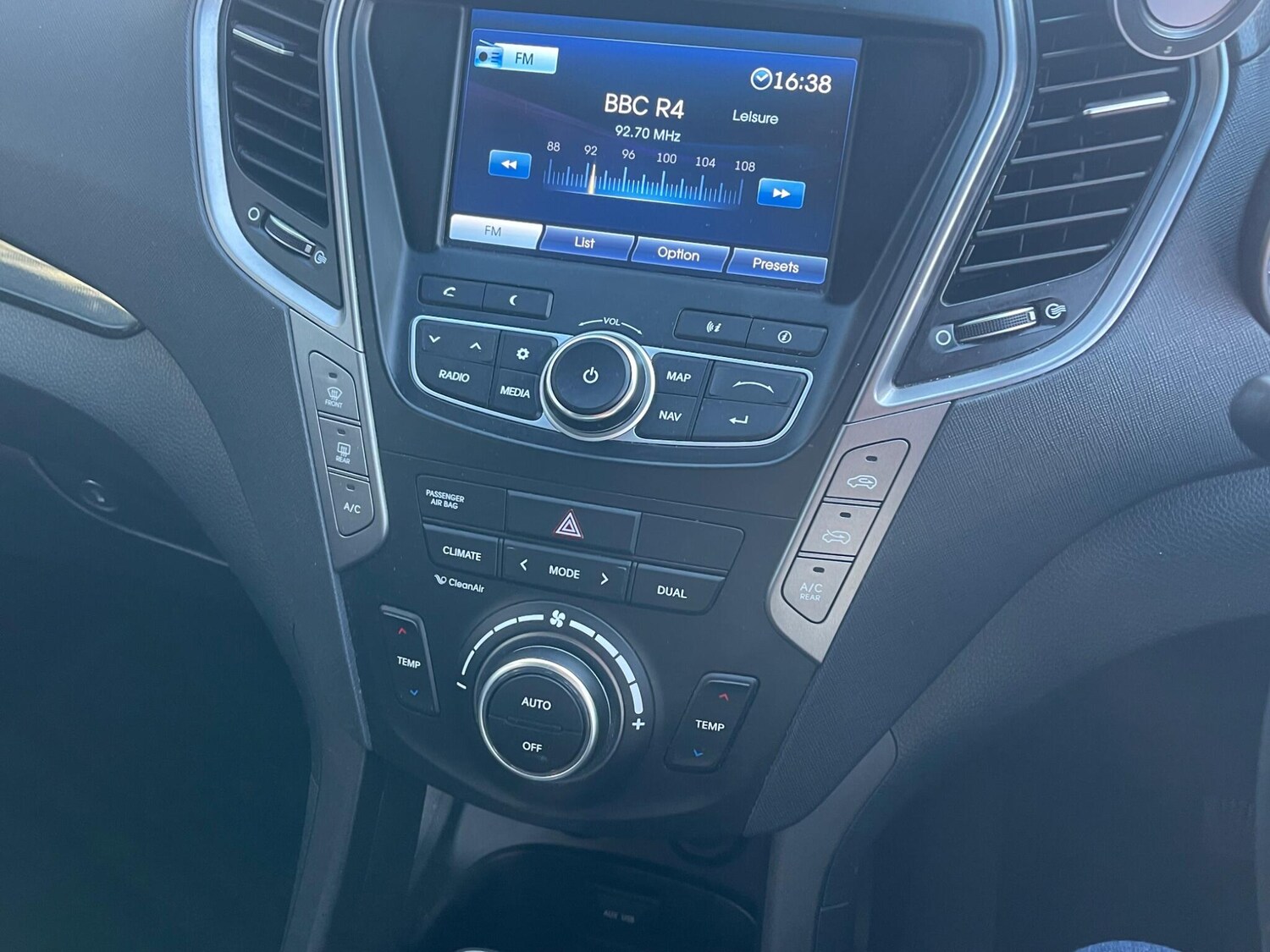 Used Hyundai Santa Fe 2013 for sale - 76167036: Photo 15