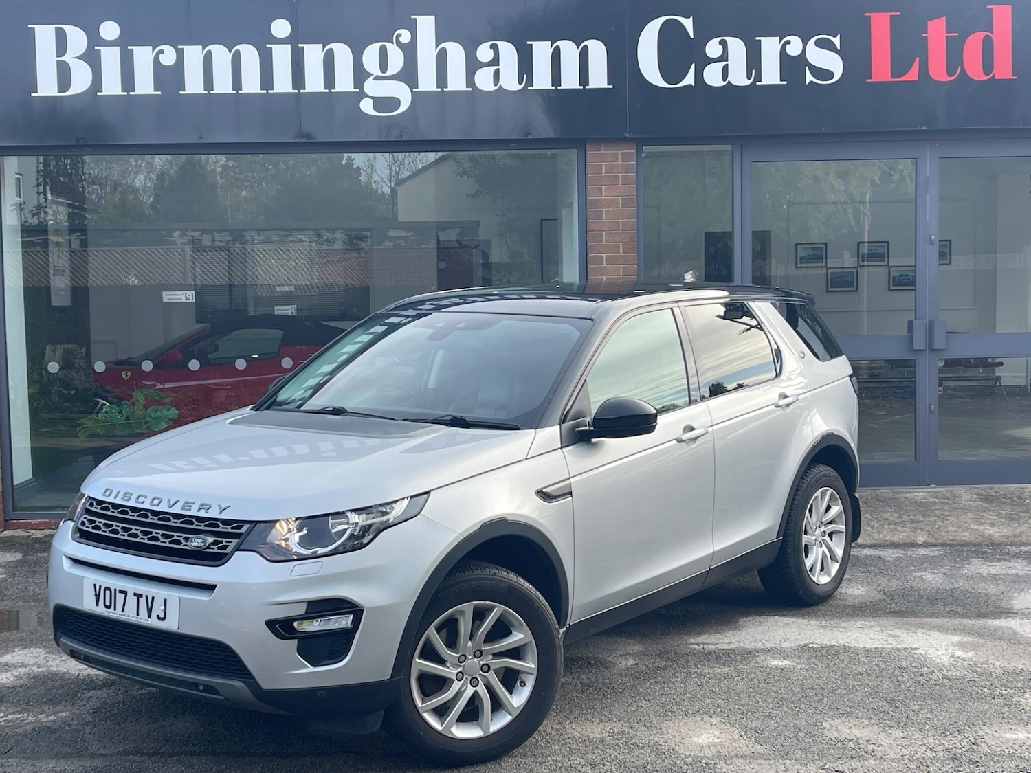 Used Land Rover Discovery Sport 2017 for sale - 76389259: Photo 1