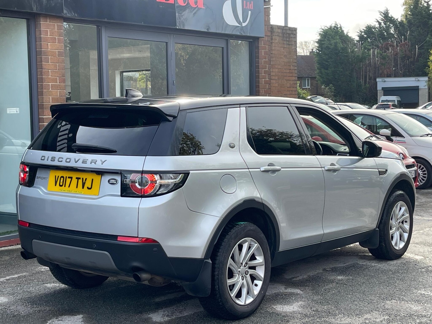Used Land Rover Discovery Sport 2017 for sale - 76389259: Photo 11