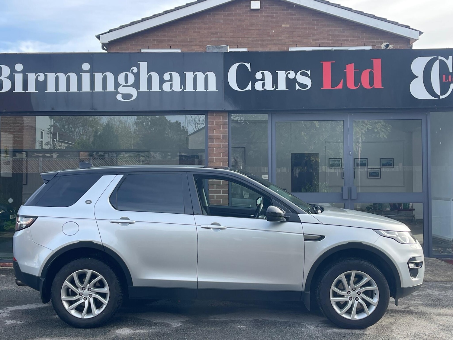 Used Land Rover Discovery Sport 2017 for sale - 76389259: Photo 12