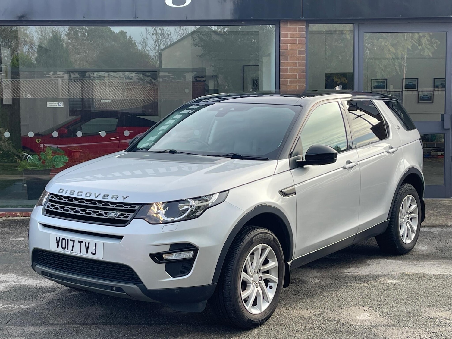Used Land Rover Discovery Sport 2017 for sale - 76389259: Photo 4