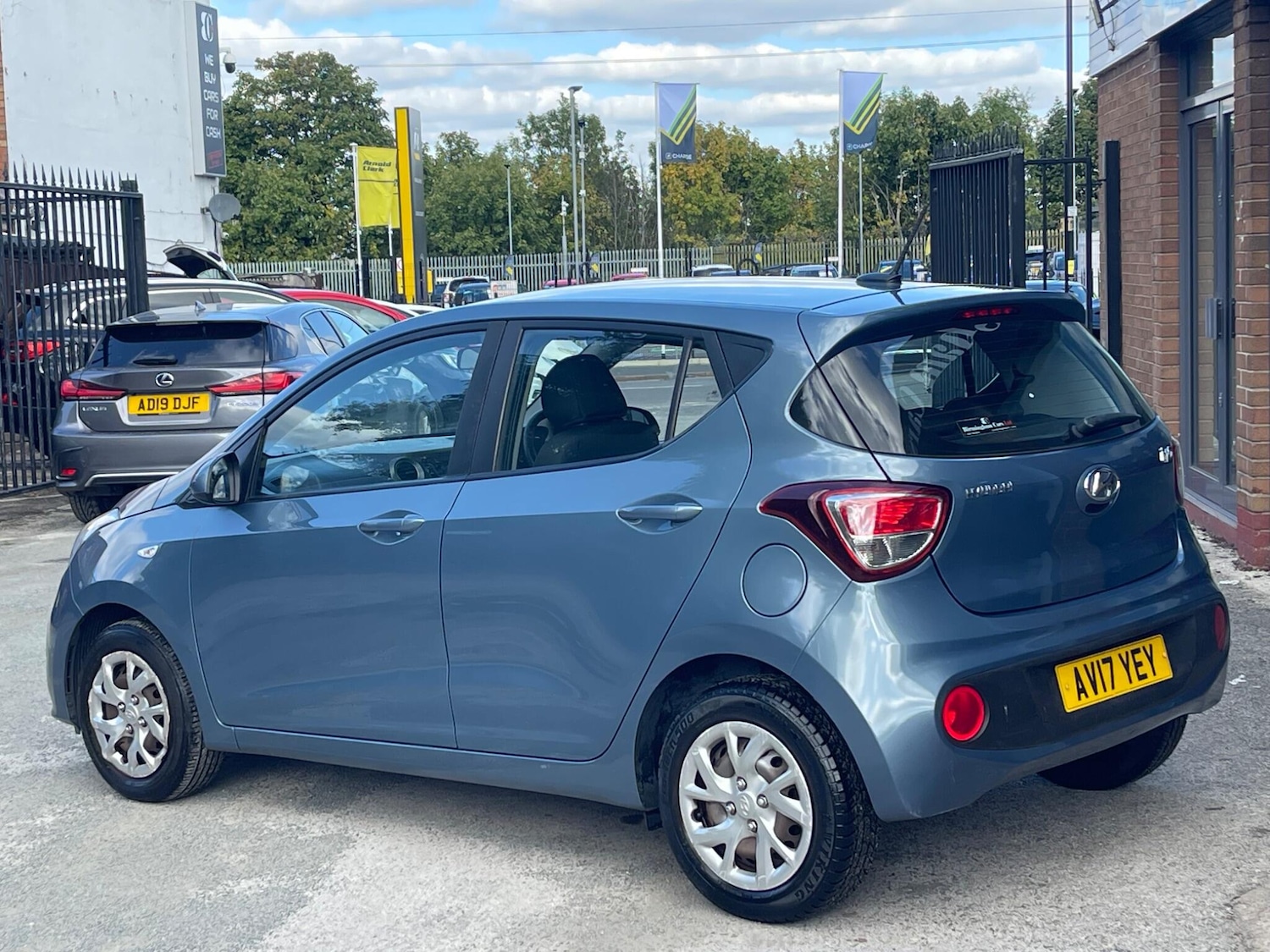 Used Hyundai i10 2017 for sale - 76127362: Photo 5