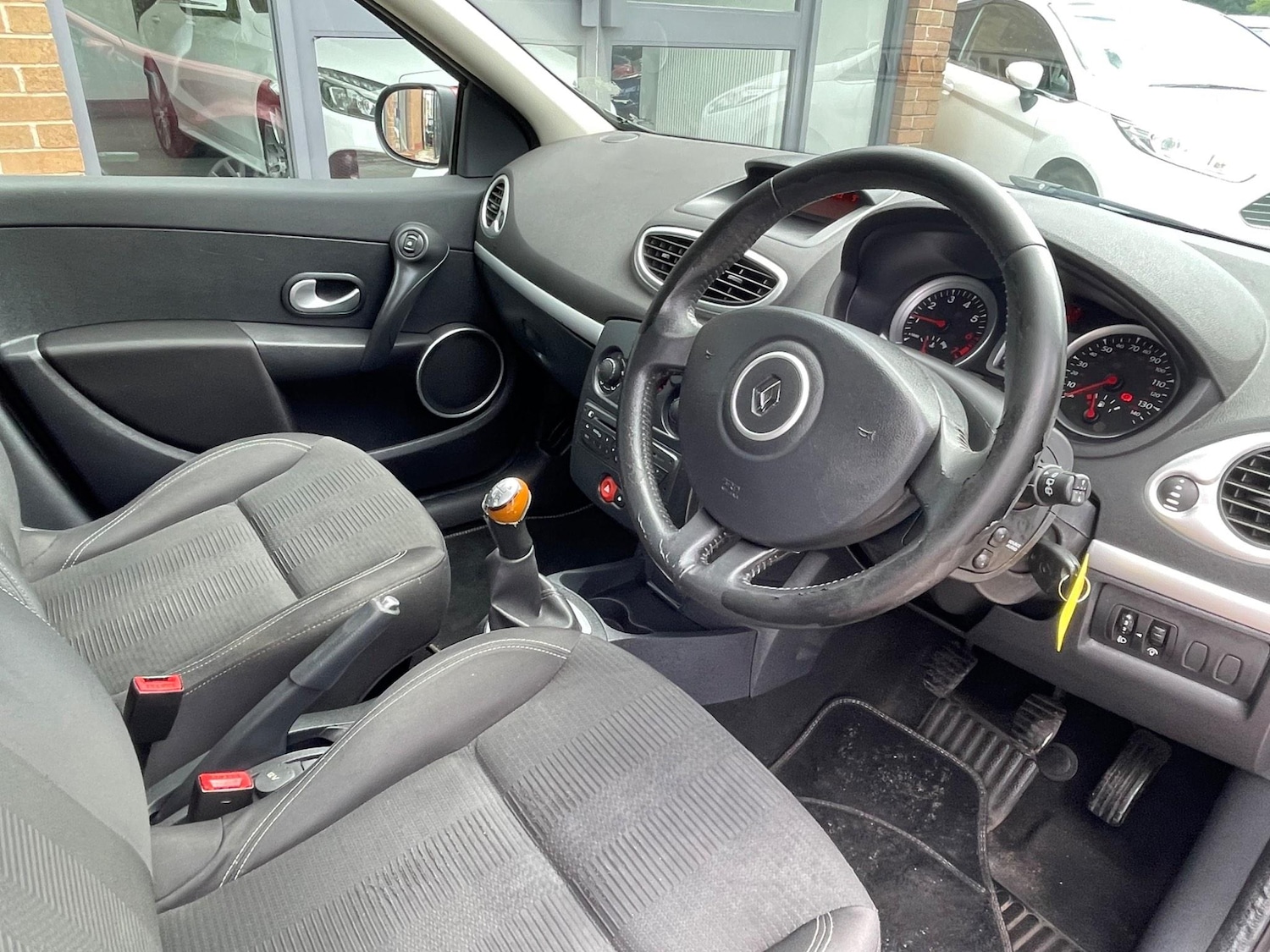 Used Renault Clio 2009 for sale - 76127363: Photo 11