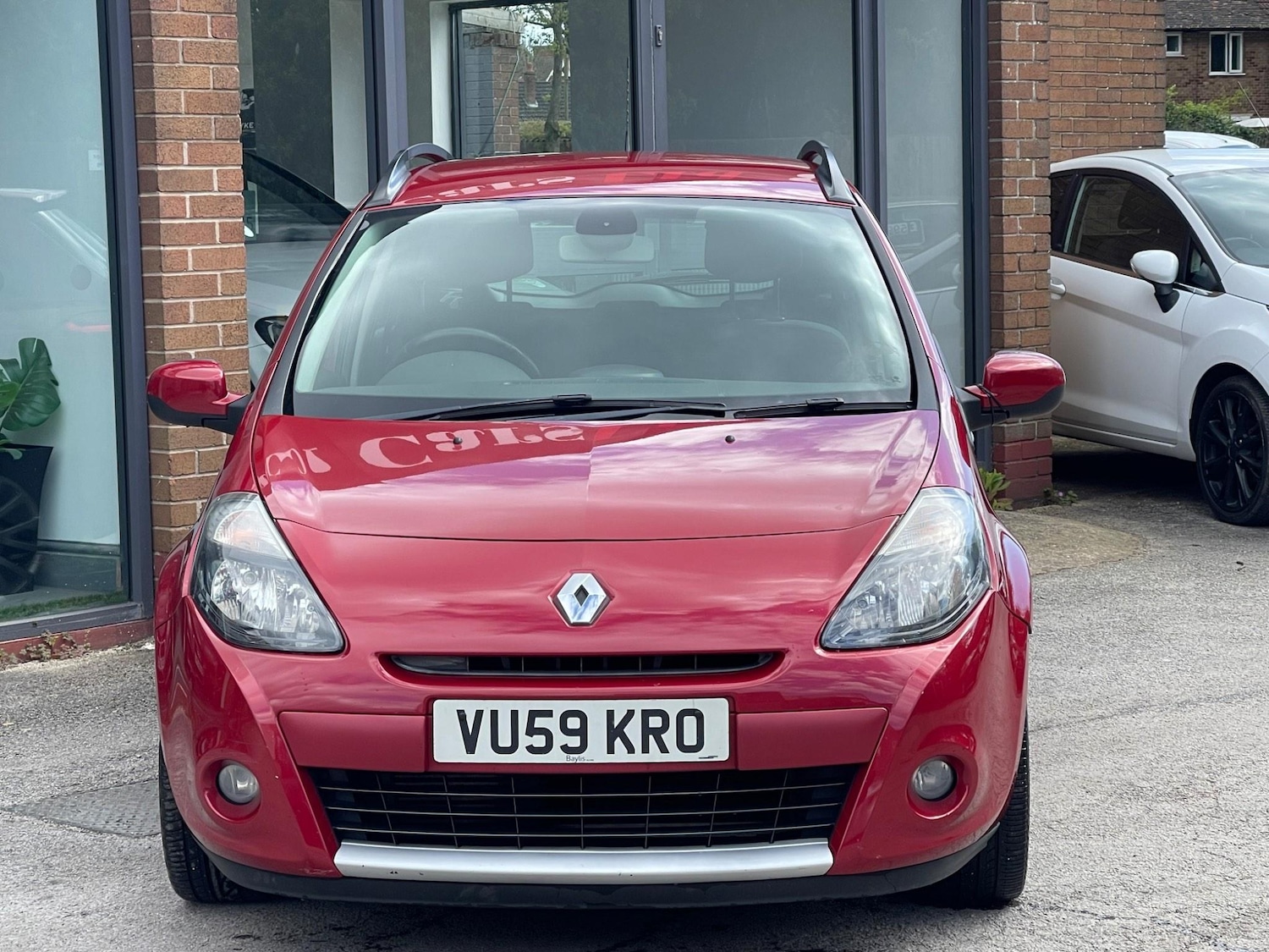 Used Renault Clio 2009 for sale - 76127363: Photo 2