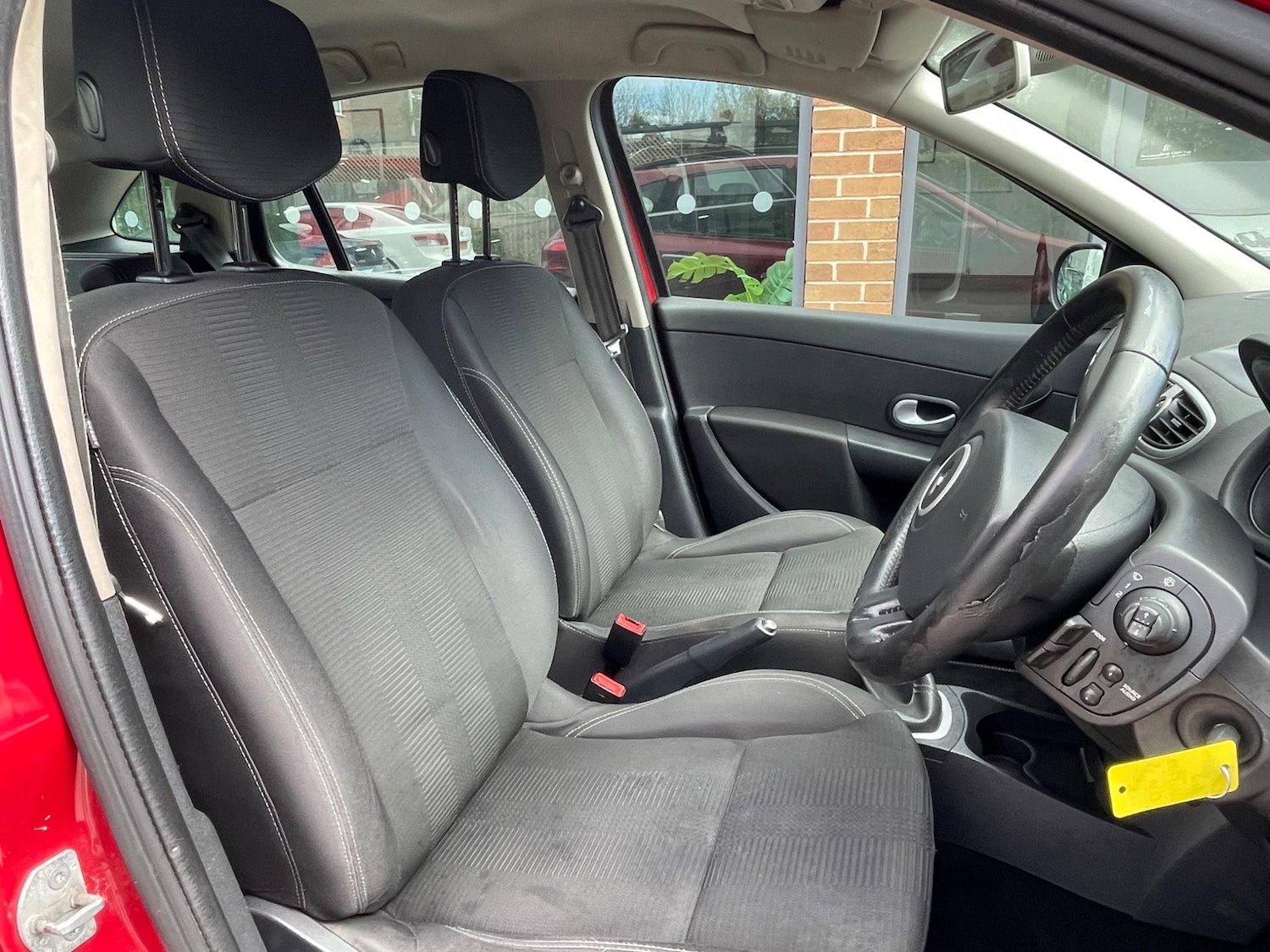 Used Renault Clio 2009 for sale - 76127363: Photo 9