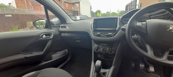 Used Peugeot 208 2013 for sale - 76127467: Photo 11