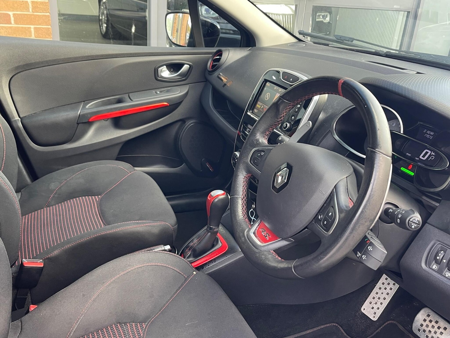 Used Renault Clio 2016 for sale - 76432048: Photo 16