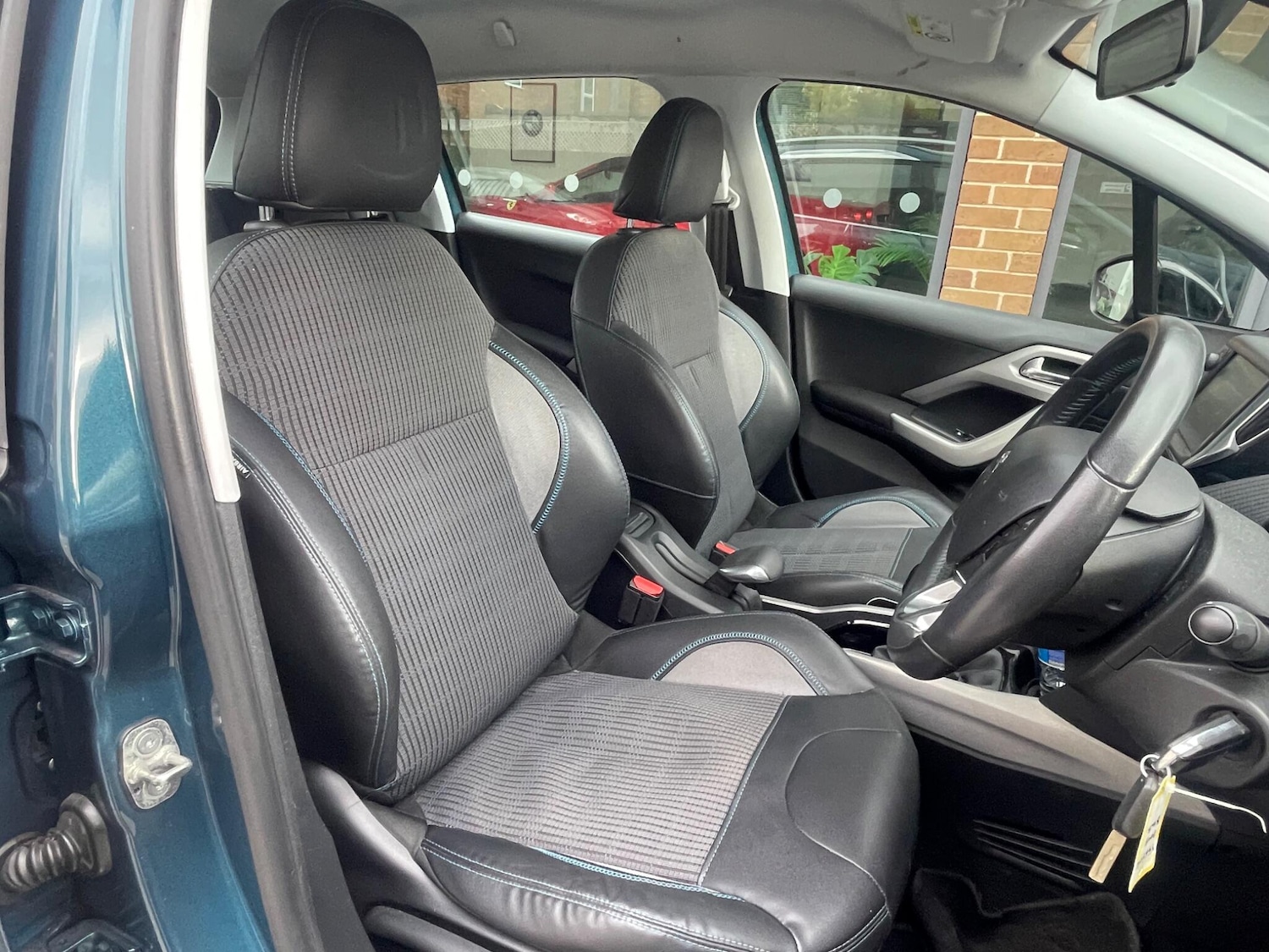 Used Peugeot 2008 2015 for sale - 76166984: Photo 10