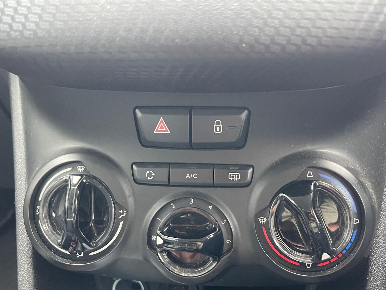 Used Peugeot 2008 2015 for sale - 76166984: Photo 14