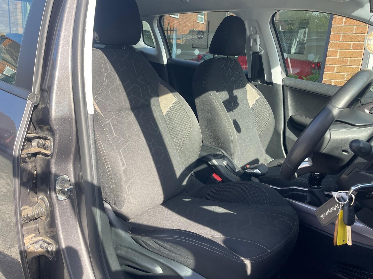 Used Peugeot 2008 2015 for sale - 76127370: Photo 11