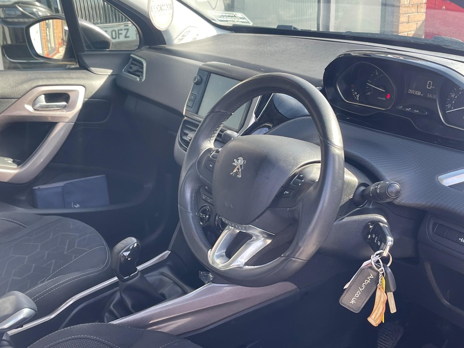 Used Peugeot 2008 2015 for sale - 76127370: Photo 13