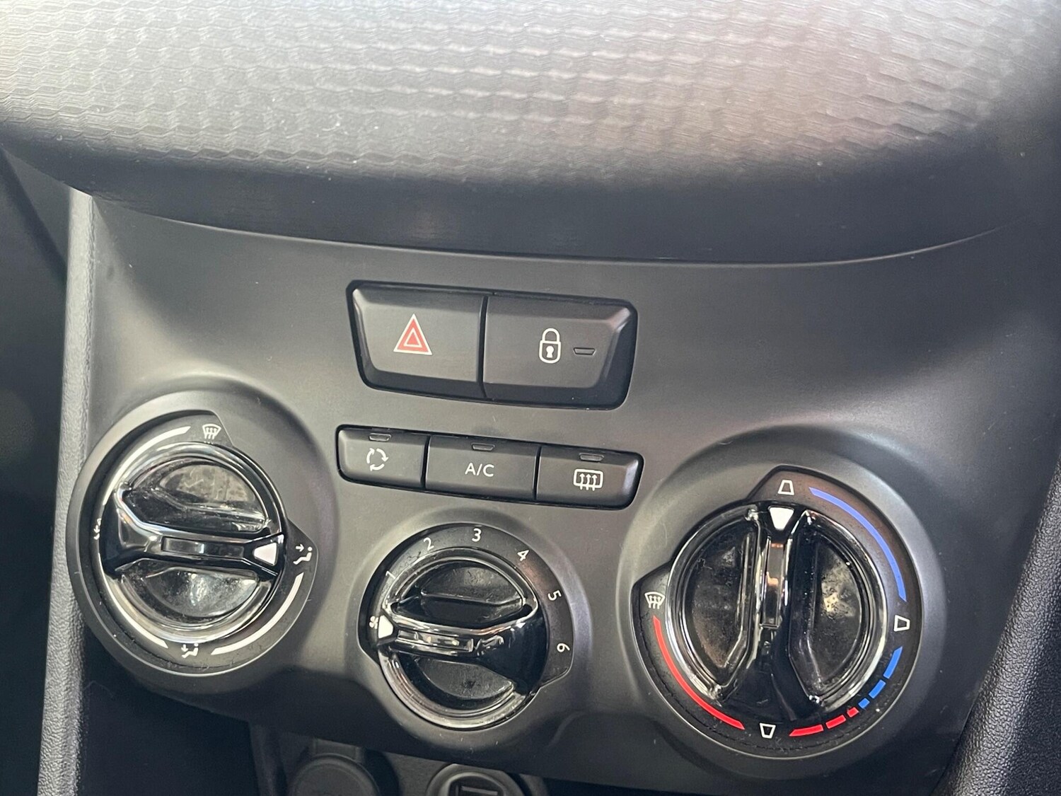 Used Peugeot 2008 2015 for sale - 76127370: Photo 15