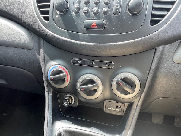 Used Hyundai i10 2012 for sale - 76127457: Photo 14