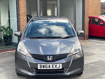 Used Honda Jazz 2015 for sale - 76127335: Photo 2