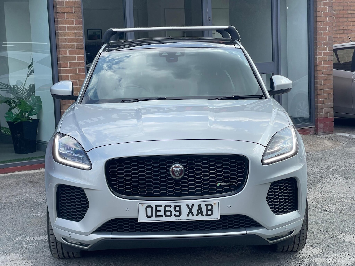 Used Jaguar E-Pace 2019 for sale - 76127348: Photo 2