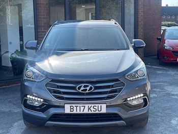 Used Hyundai Santa Fe 2017 for sale - 76127412: Photo 2