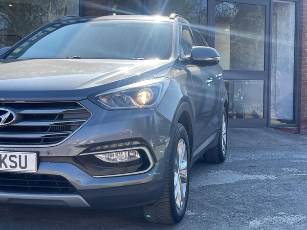 Used Hyundai Santa Fe 2017 for sale - 76127412: Photo 3