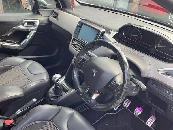 Used Peugeot 208 2015 for sale - 76325957: Photo 14