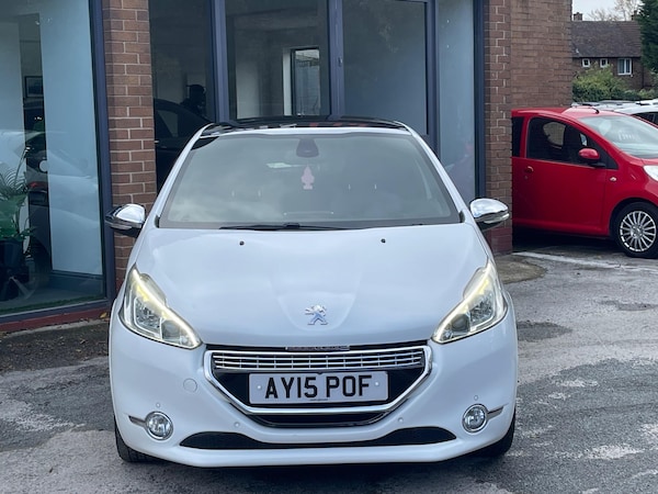 Used Peugeot 208 2015 for sale - 76325957: Photo 2