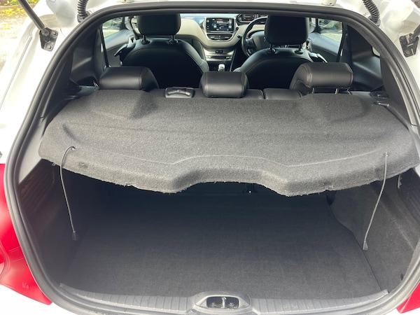 Used Peugeot 208 2015 for sale - 76325957: Photo 7