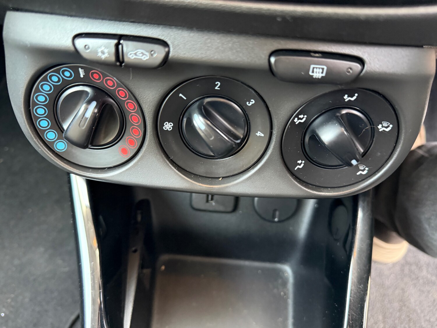 Used Vauxhall ADAM 2016 for sale - 77962055: Photo 16