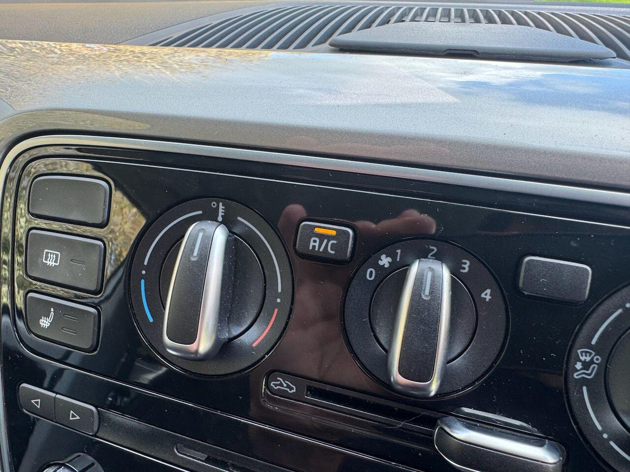 Used Volkswagen up! for sale - 76898335: Photo 28