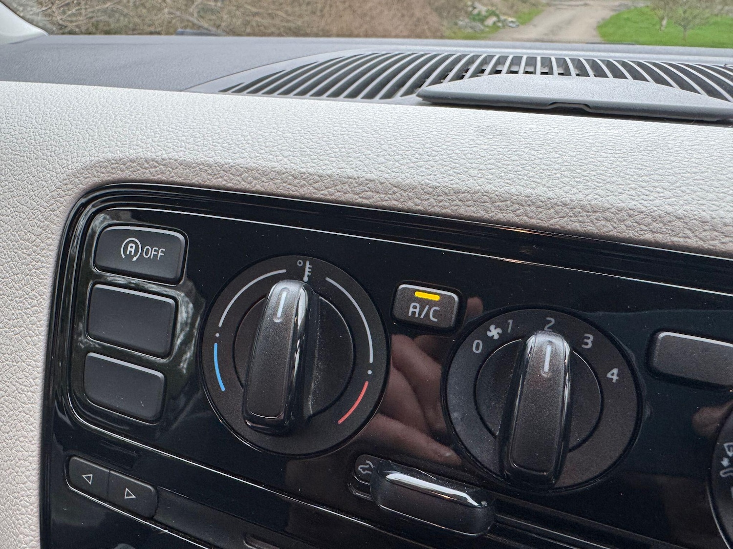 Used Volkswagen up! for sale - 77710144: Photo 24