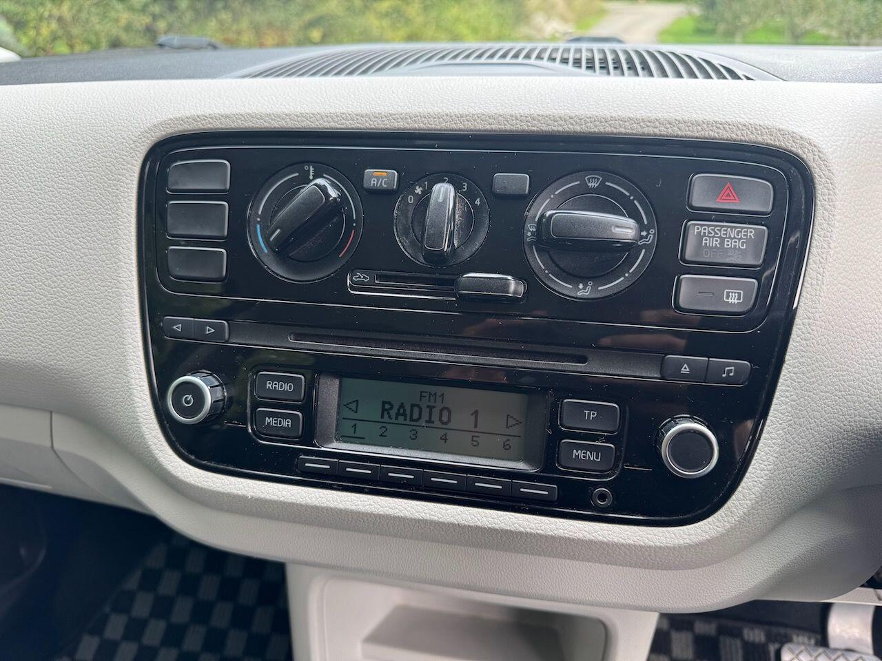 Used Volkswagen up! for sale - 76136595: Photo 30