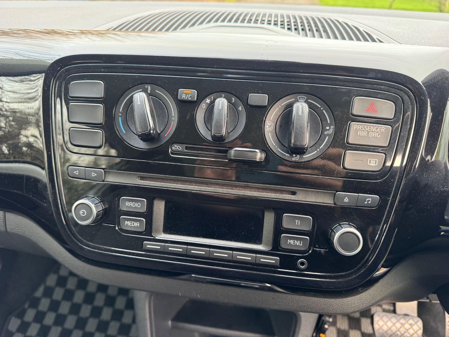 Used Volkswagen up! for sale - 77345287: Photo 24