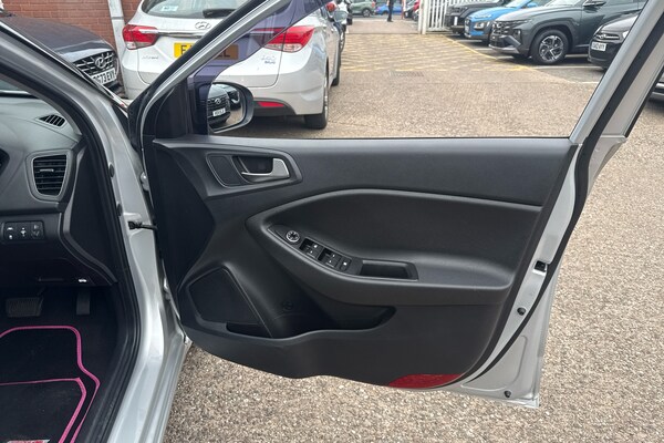 Used Hyundai i20 2018 for sale - 76299605: Photo 19