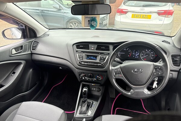 Used Hyundai i20 2018 for sale - 76299605: Photo 3