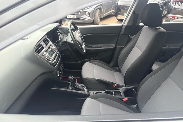Used Hyundai i20 2018 for sale - 76299605: Photo 6