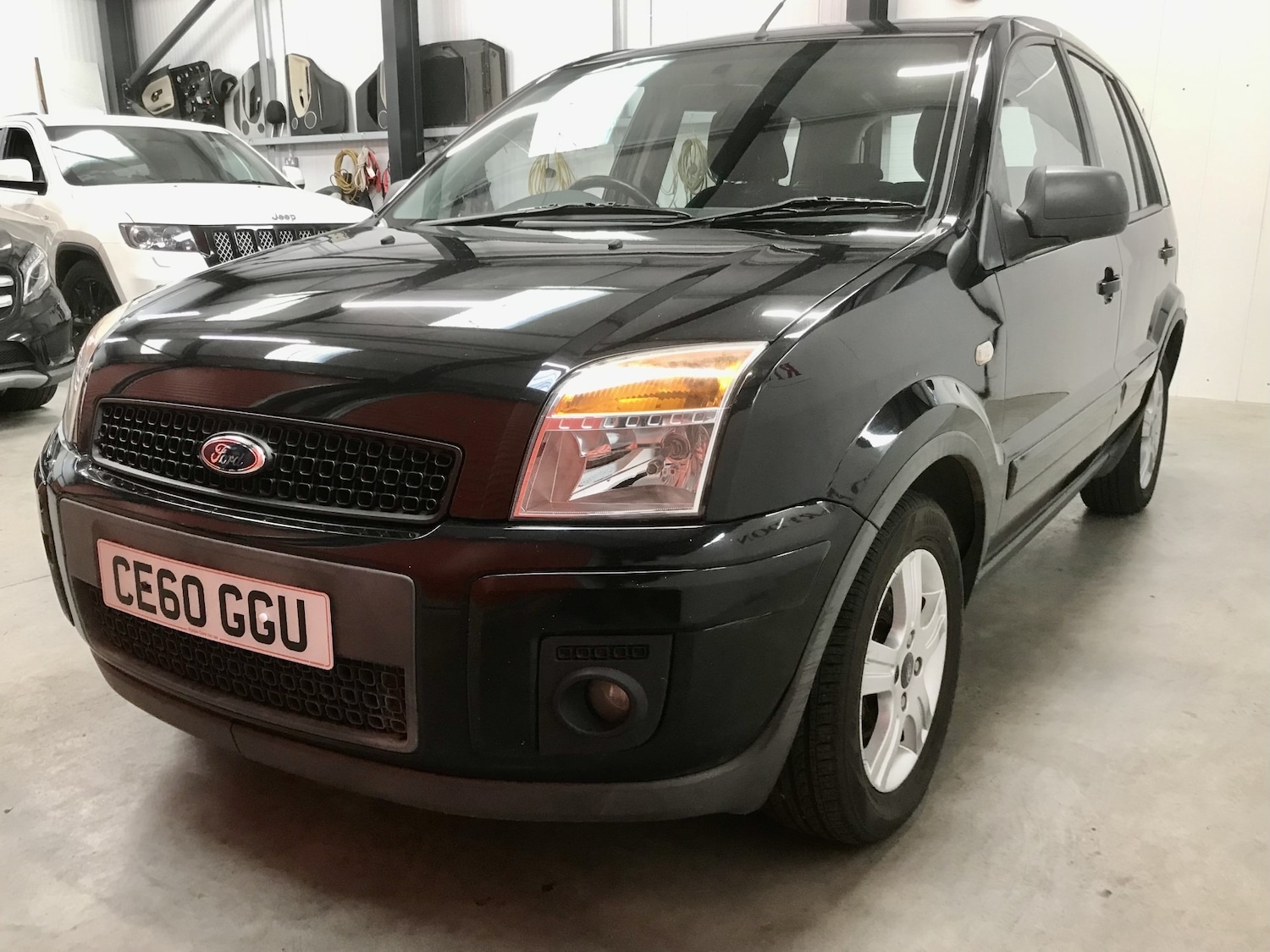 Used Ford Fusion 2010 for sale - 76693910: Photo 2