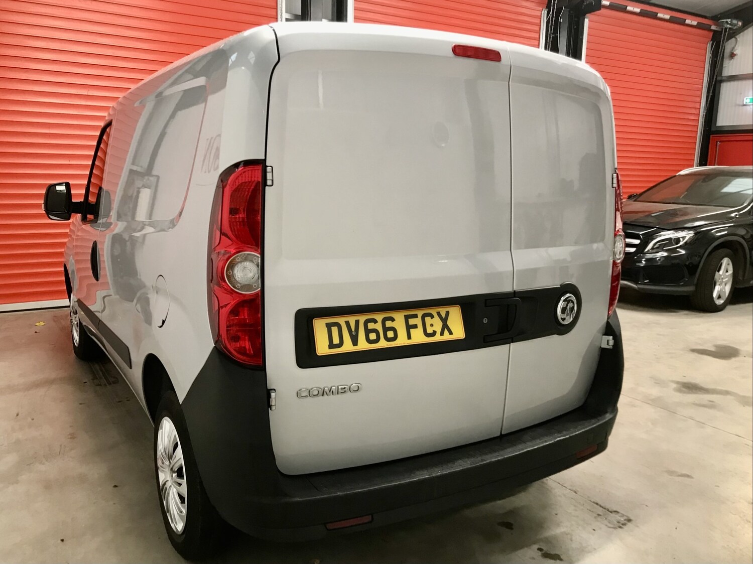 Used Vauxhall Combo 2017 for sale - 76544358: Photo 3