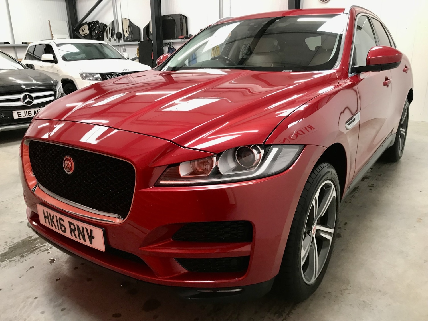 Used Jaguar F-Pace 2016 for sale - 77019186: Photo 2