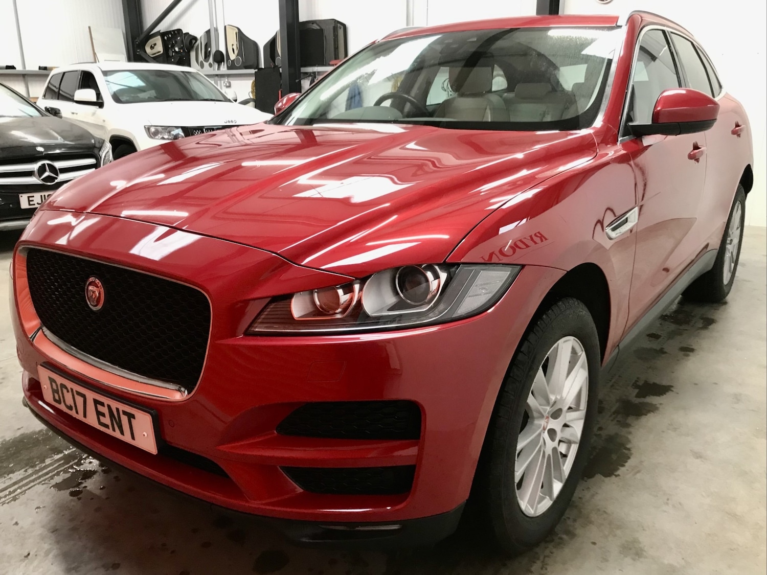 Used Jaguar F-Pace 2017 for sale - 77019422: Photo 2